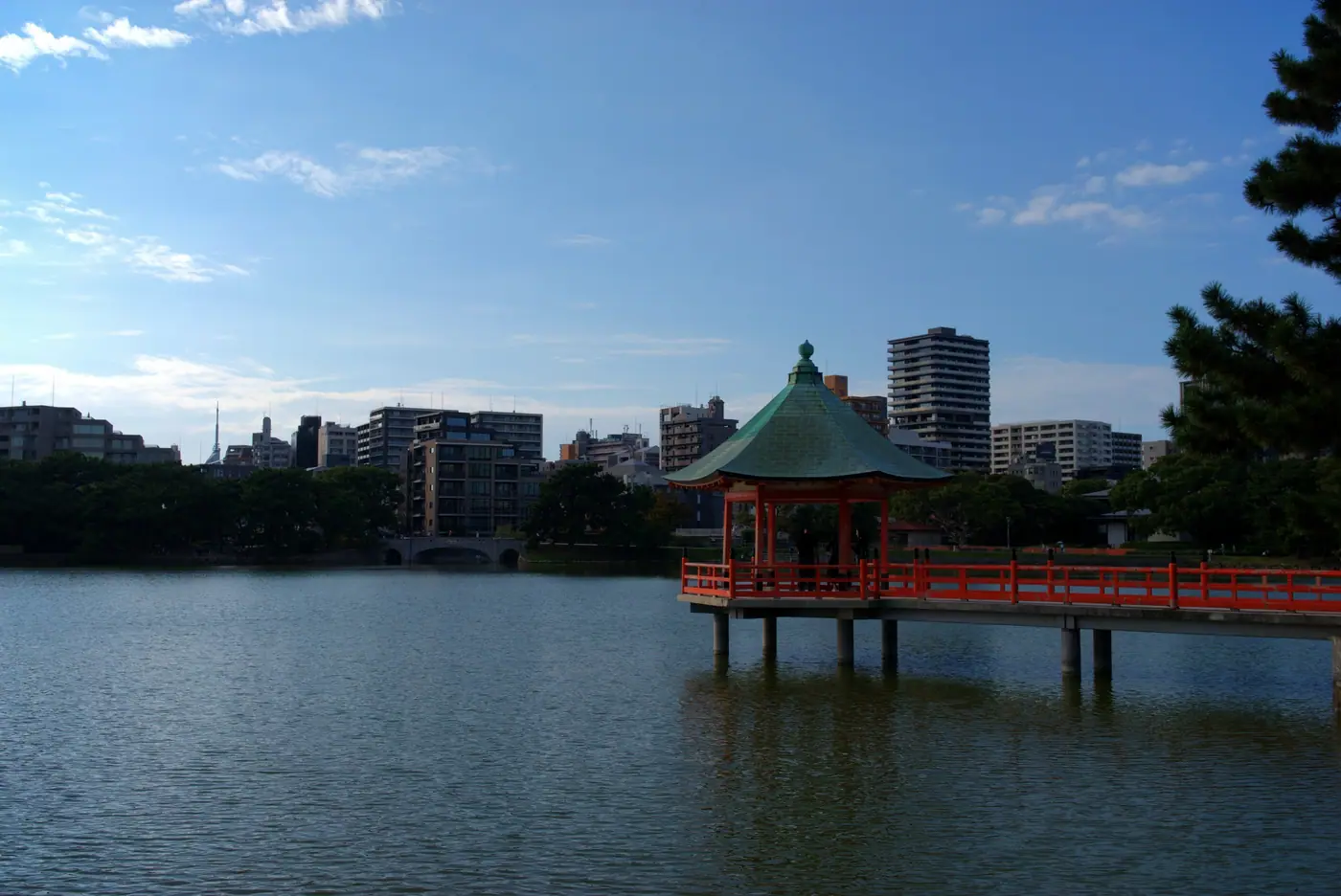 The vermilion Ukimido pavilion standing over the water at Ohori Park