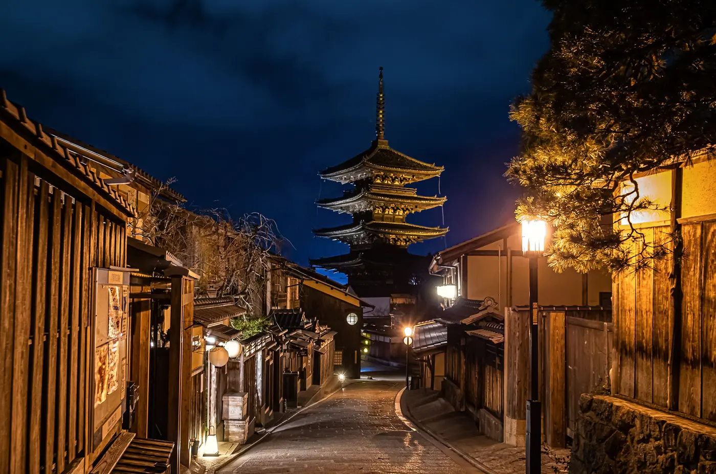 東山の八坂の塔